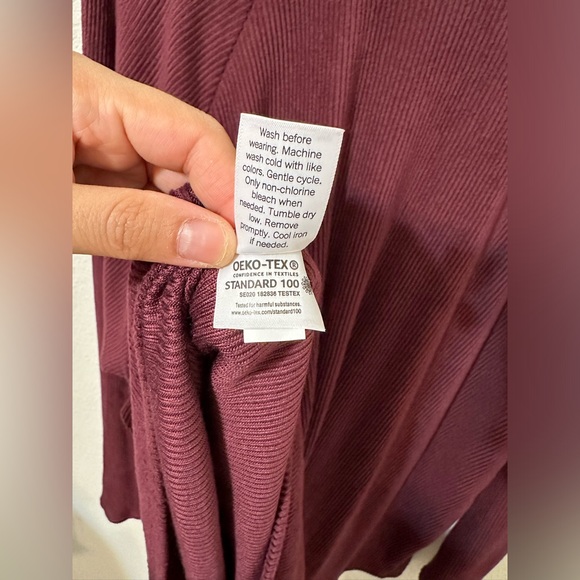 EUC SONOMA Burgundy Long Sleeve V-Neck Tunic Sweater - Picture 8 of 9